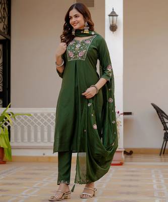 Green embroidered viscose mango silk kurta set with dupatta 2