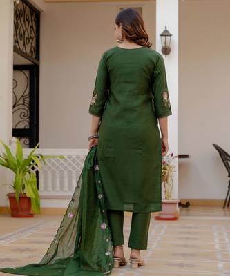 Green embroidered viscose mango silk kurta set with dupatta 4
