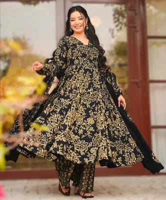 Black maslin heavy digital printed kurta set with dupatta 2