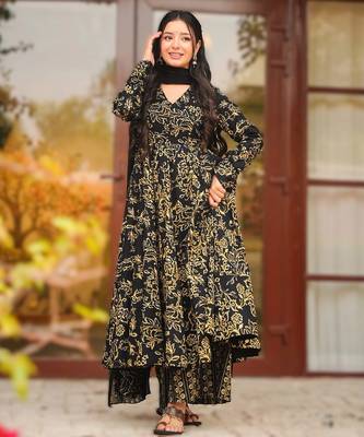 Black maslin heavy digital printed kurta set with dupatta 3