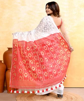 Women's white embellished cotton blend jamdani saree 4