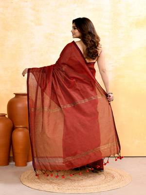 maroon embellished cotton blend zari check handloom saree 4