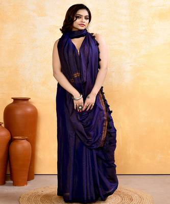 navy blue embellished cotton blend zari check handloom saree 4