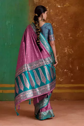 onion pink satin handloom weaving silk with contrast border and pallu