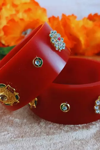 Stone stud colour red pack of 2 material acrylic bangle