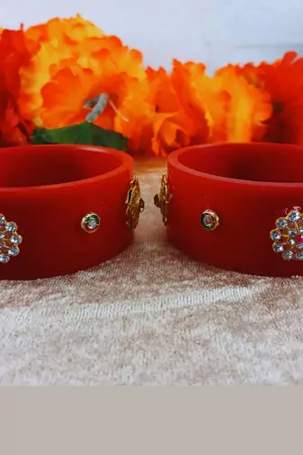 Stone stud colour red pack of 2 material acrylic bangle