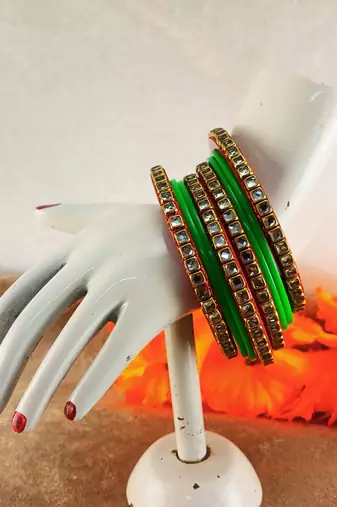 Kundan stud colour multi pack of 8 material acrylic bangle