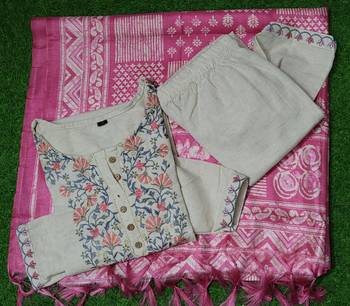 Off white Floral Embroidered Kurta Pant Set with Printed Dupatta 5