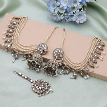 Gold color kundan earrings tikka set 1