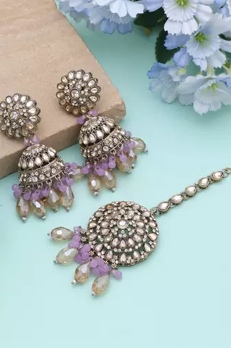 Light purple color kundan earrings tikka set