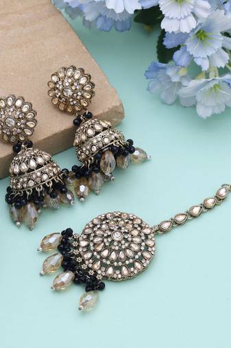 Black color kundan earrings tikka set