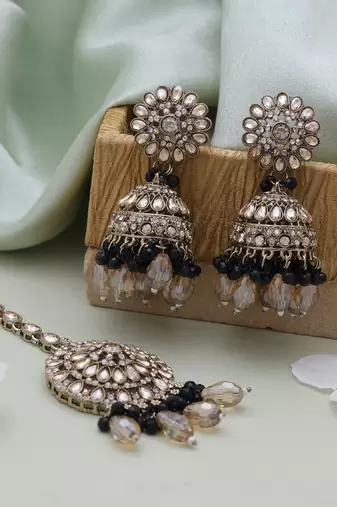 Black color kundan earrings tikka set