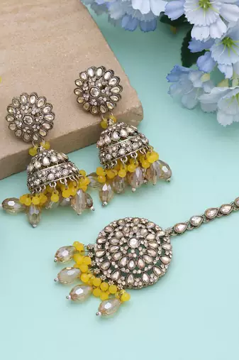 Yellow color kundan earrings tikka set