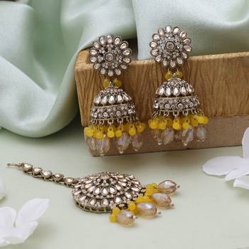 Yellow color kundan earrings tikka set 2