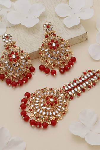 Red color kundan earrings tikka set