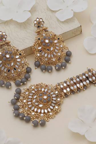 Grey color kundan earrings tikka set