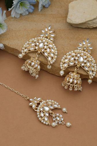White color kundan earrings tikka set