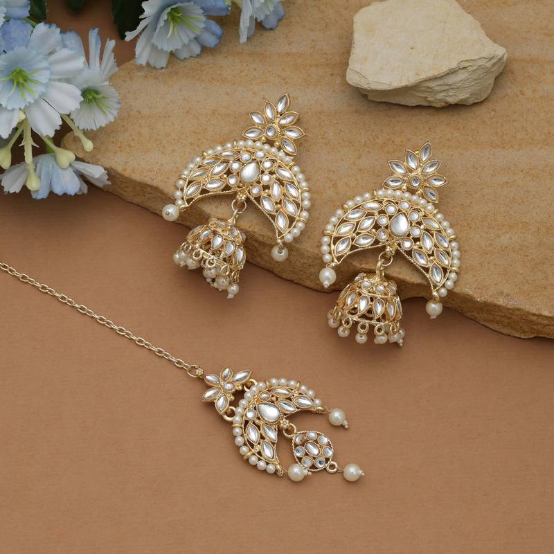 White color kundan earrings tikka set