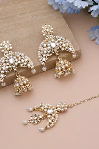 White color kundan earrings tikka set