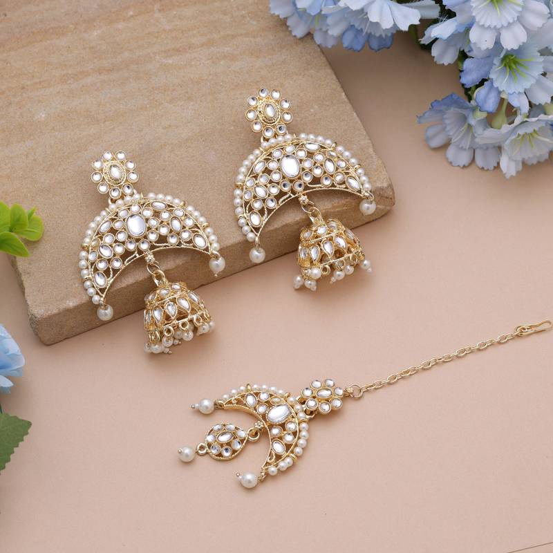 White color kundan earrings tikka set