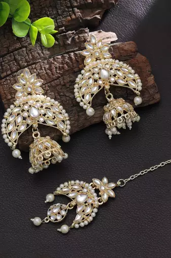 White color kundan earrings tikka set