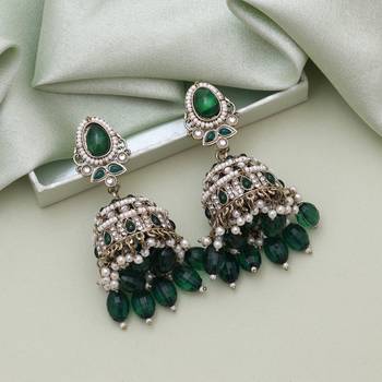 Green color kundan earrings 1