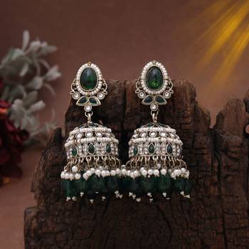 Green color kundan earrings 2
