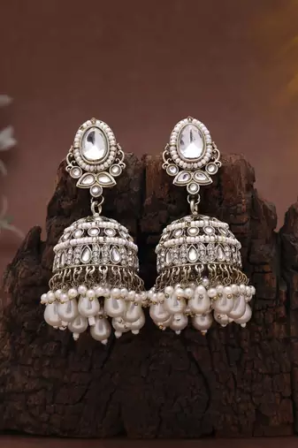 White color kundan earrings