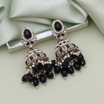Black color kundan earrings 1