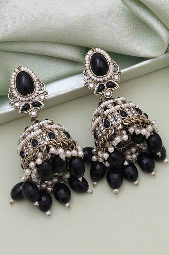 Black color kundan earrings
