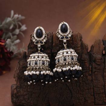 Black color kundan earrings 2