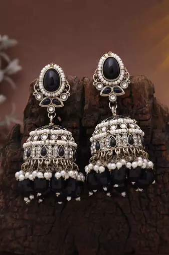 Black color kundan earrings