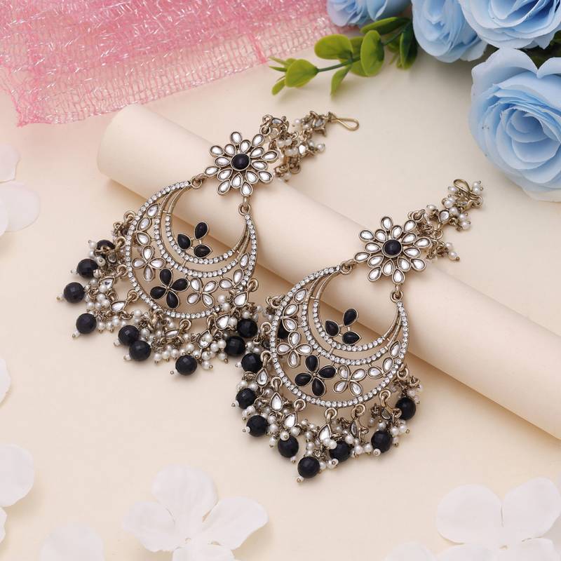 Black color kundan earrings
