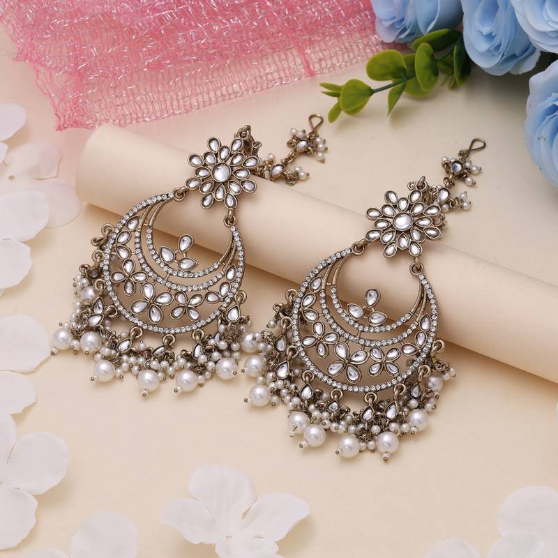 White color kundan earrings