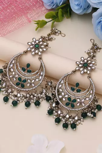 Green color kundan earrings