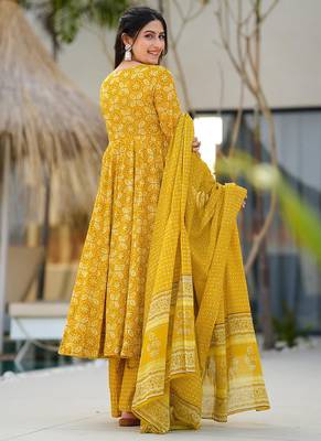 Yellow muslin digital print designer salwar suit 3