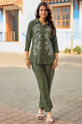 Creap Shirt Collar & Trousers