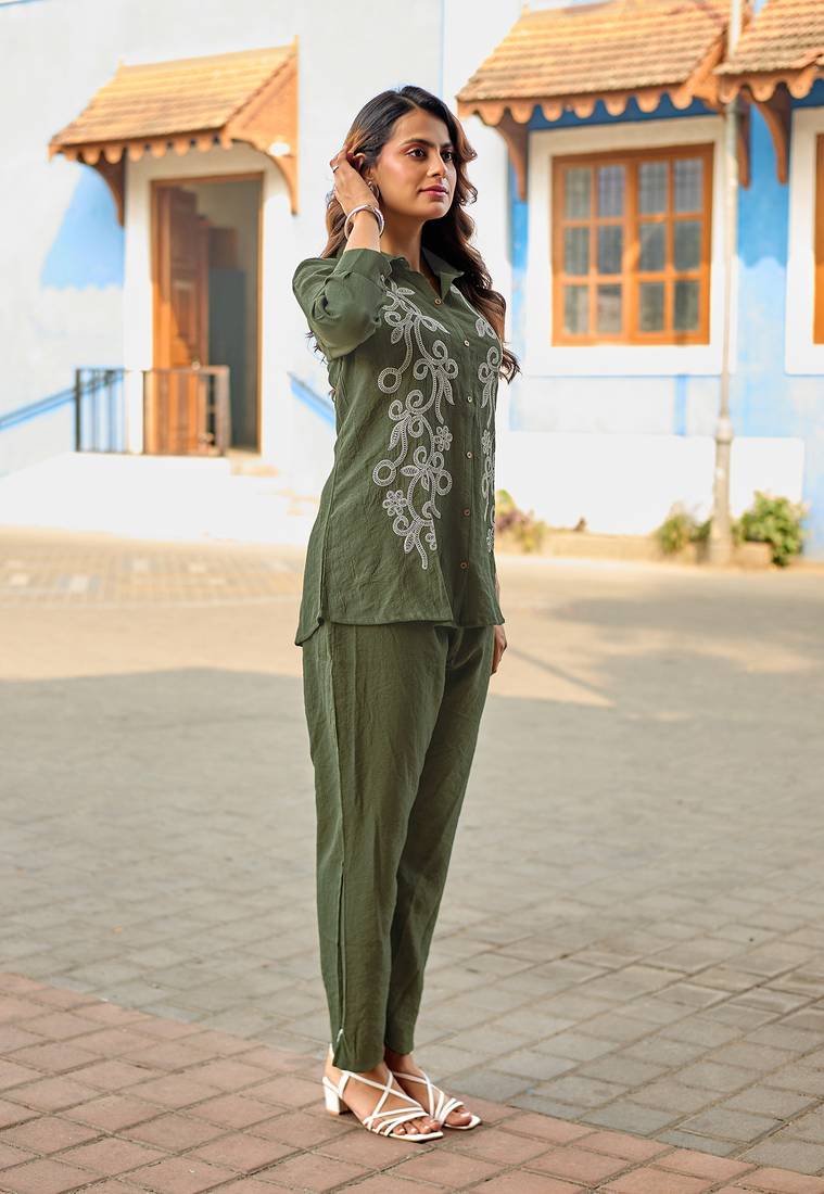 Creap Shirt Collar & Trousers