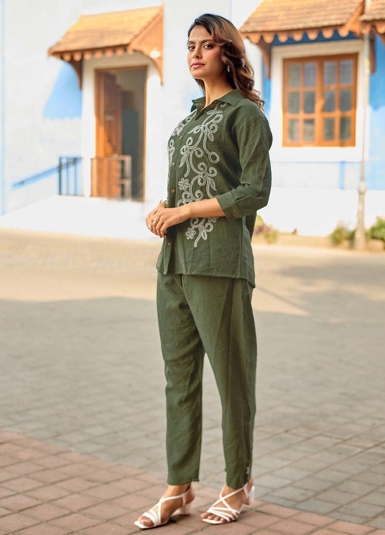 Creap Shirt Collar & Trousers