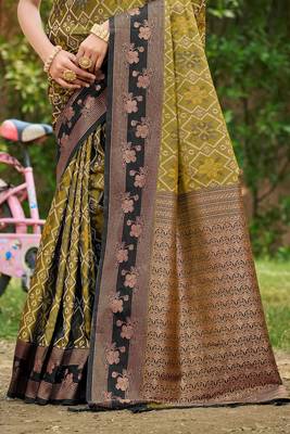 light green soft silk blend woven work traditional saree 3