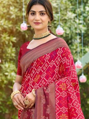 pink soft silk blend woven work traditional saree 2