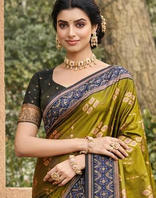 olive green soft silk blend woven work traditional saree 2