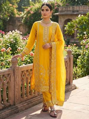 Yellow silk-blend palazzo suit 3