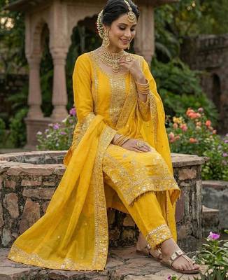 Yellow silk-blend palazzo suit 4