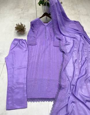 Lavender thread embroidered straight-cut kurta set 4