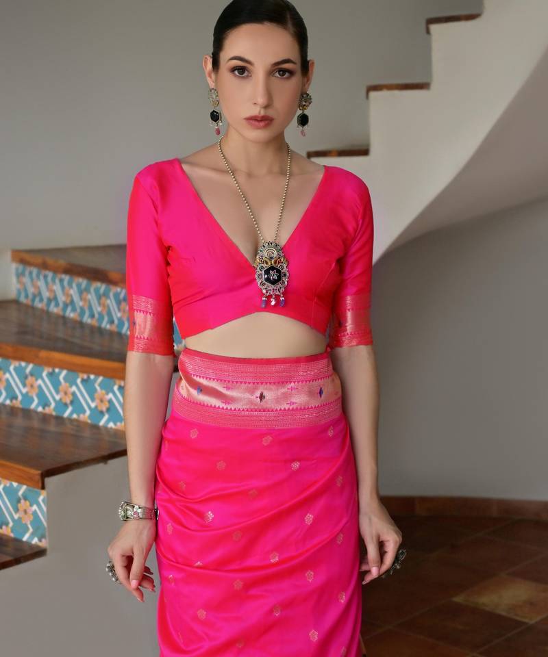 Pink solid silk blend saree with blouse