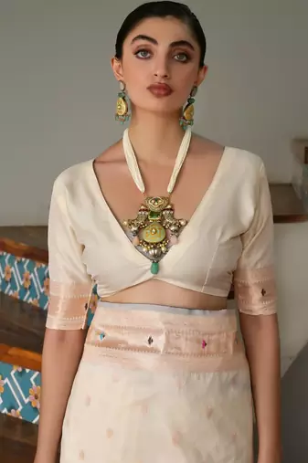 White solid silk blend saree with blouse