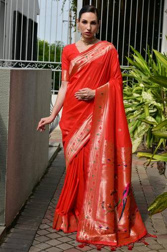 Red solid silk blend saree with blouse