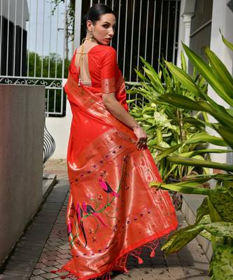 Red solid silk blend saree with blouse 3