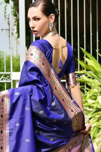 Blue solid silk blend saree with blouse